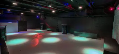 Foto von James June - Clubeventlocation mit Sommergarten