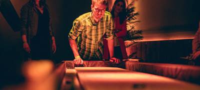 Foto von Partyspaß mit Shuffleboard