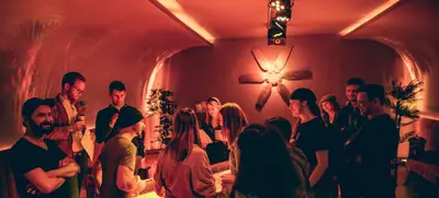 Foto von Aufregendes Klassentreffen mit Party und Weinpauschale
