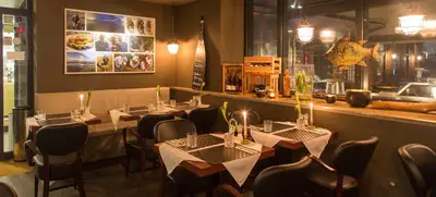 Foto von Winterdinner am Hafen