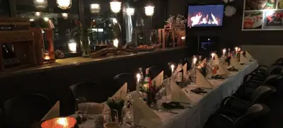 Foto von Winterdinner am Hafen
