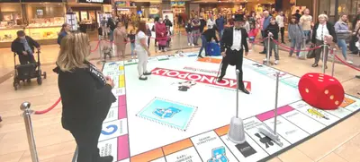 Foto von Life-Size Monopoly