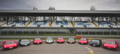 Foto von Sportwagen fahren auf dem Hockenheimring