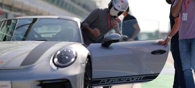 Foto von Sportwagen fahren auf dem Hockenheimring