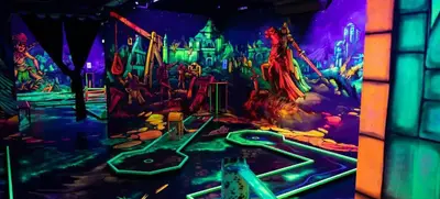 Foto von Schwarzlicht 3D Minigolf in der GlowZone Bielefeld