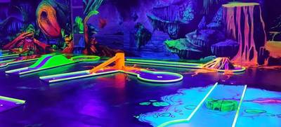 Foto von 3D Schwarzlicht Minigolf in der GlowZone Augsburg