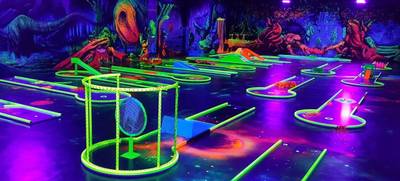Foto von 3D Schwarzlicht Minigolf in der GlowZone Augsburg