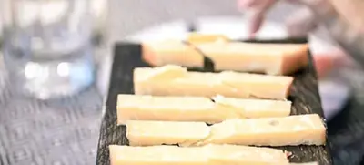 Foto von Craft-Käse und Weintasting