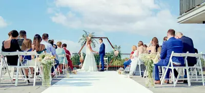 Foto von Hochzeit mit Open Air Trauung und Barkassenanfahrt