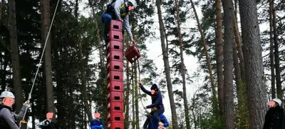 Foto von Bierkistenklettern