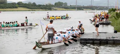 Foto von Drachenbootrennen als Teamevent
