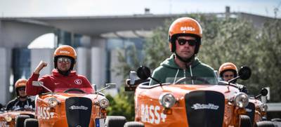 Foto von Berlin Sightseeing Tour im Mini Hotrod