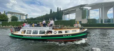 Foto von Sommerfest auf dem Schiff