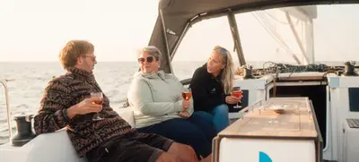 Foto von Team-Coaching unter Segeln