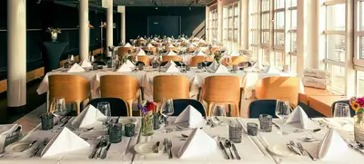 Foto von Hochzeit mit Hafenpanorama direkt an der Elbe