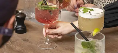 Foto von Cocktailmixen & Pinsaplausch