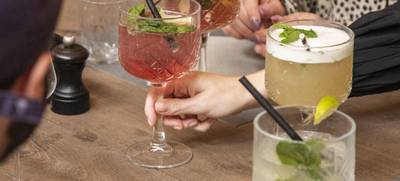 Foto von Cocktailmixen & Pinsaplausch