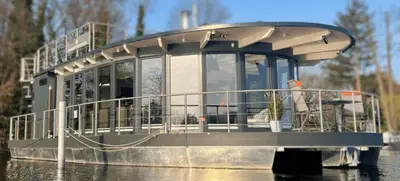 Foto von Floating Home Shanti 2 Shanti EG