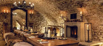 Foto von Wein-Tasting im historischen Gewölbekeller