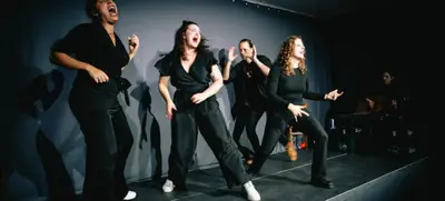 Foto von TEAMBUILDING auf der Stage