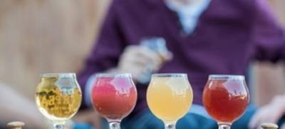 Foto von Weihnachtsfeier mit Cocktailverkostung
