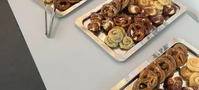 Foto von Kaffee & Croissant