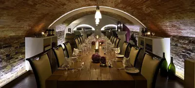 Foto von Weinprobe mit Menü im Weinkeller des Kastens Hotels Luisenhof