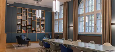 Foto von Hotel & Stadtbad Oderberger - Bibliothek