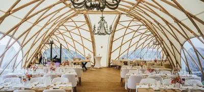 Foto von Hochzeit im Pavillon