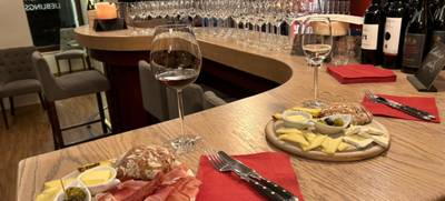 Foto von Weinprobe in der ROSE Wein-Brasserie, direkt vom kleinen familiengeführten Weingut