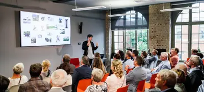 Foto von Gläserne 3D Fabrik Seminarraum