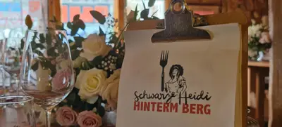 Foto von Hochzeitsfeier in der Schwarzen Heidi Fonduehütte