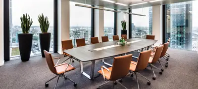 Foto von Ihr Meeting mit einer spektakulären Aussicht über Frankfurt 
