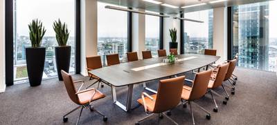 Foto von Ihr Meeting mit einer spektakulären Aussicht über Frankfurt