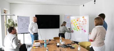 Foto von Design Thinking Workshop in den Seminarräumen Holzhafen Hamburg