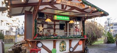 Foto von Weihnachtsfeier mit Eisstockschießen