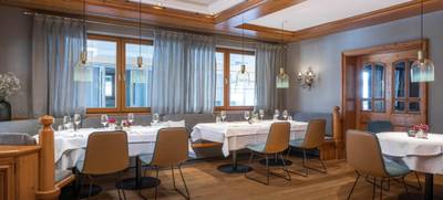 Foto von Weihnachtsfeier am gedeckten Tisch - Hotel Maier