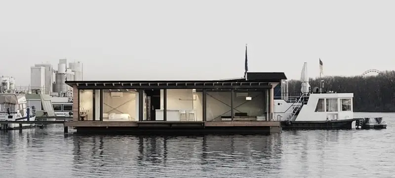Foto 1 von Modernes Boot