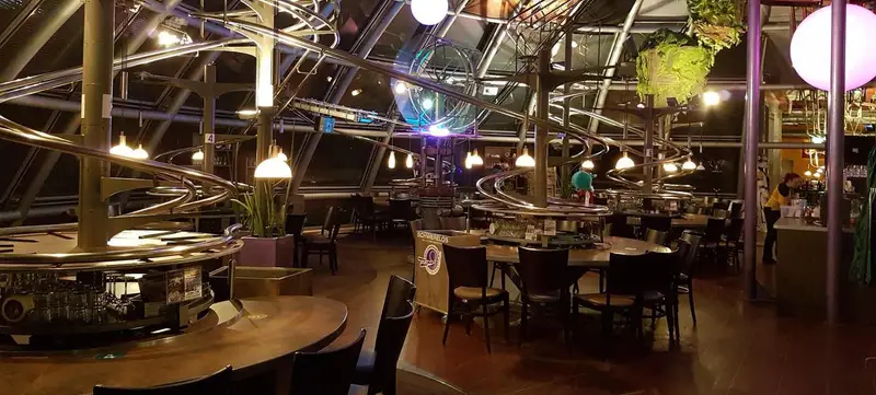 Foto 1 von Schwerelos - das Achterbahn Restaurant Dresden