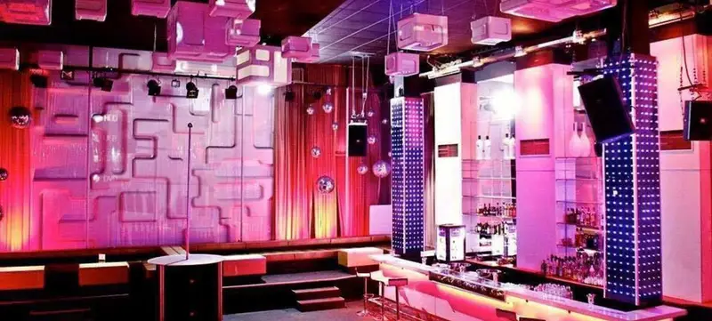 Foto 2 von Club Essence