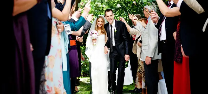 Foto 1 von Hochzeit unter alten Bäumen