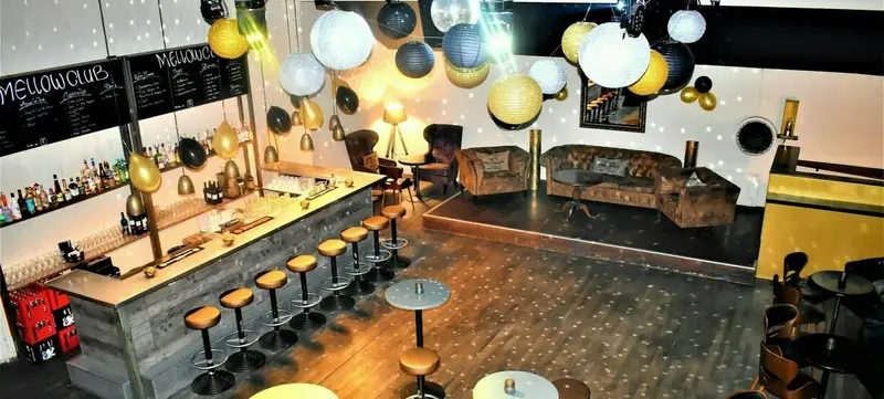 Foto 2 von Mellow Club & Deluxxe Bar
