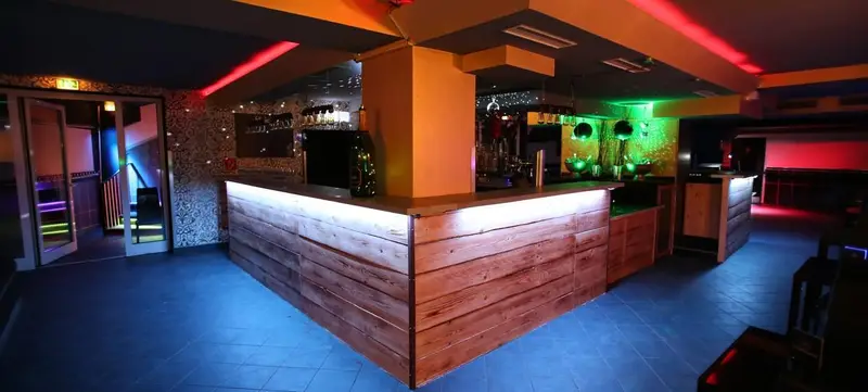 Foto 2 von GOLDEN CIRCLE LOUNGE (ehemals: Pfau Club)