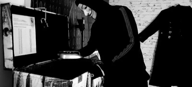 Foto 2 von ESCAPE ROOM „DAS VERSTECK DES HACKERS“