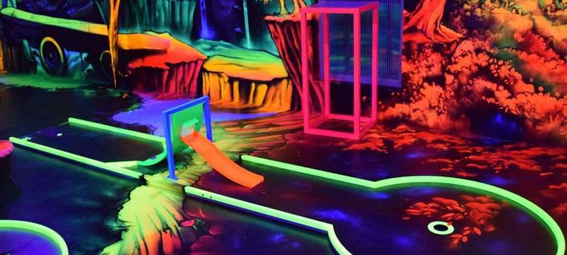 Foto 4 von 3D Schwarzlicht Minigolf in der GlowZone Augsburg