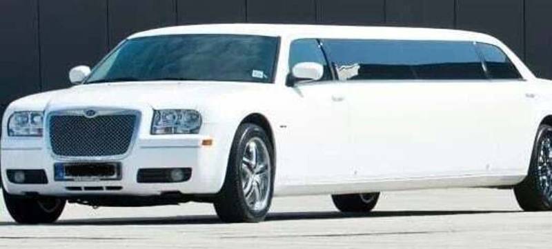 Foto 2 von Party-Stretchlimousine