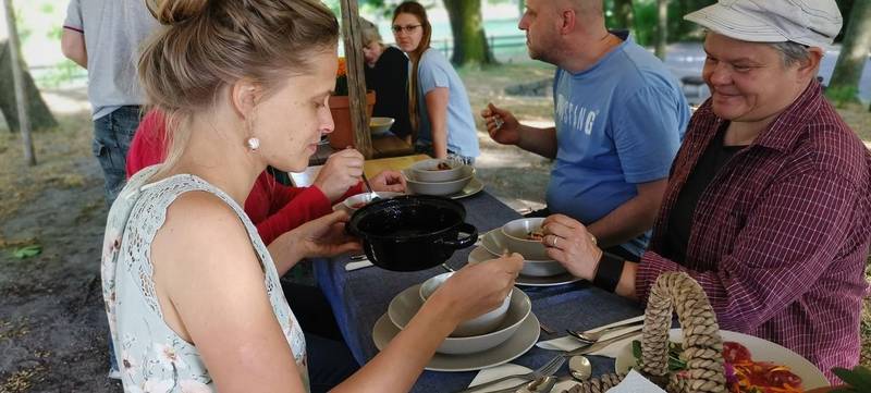 Foto 1 von Ruf der Wildnis (Bogenschießen, Feuermachen, Kochen am Lagerfeuer)