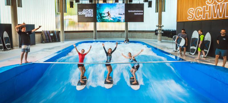 Foto 1 von Indoor Surfing auf der stehenden Welle