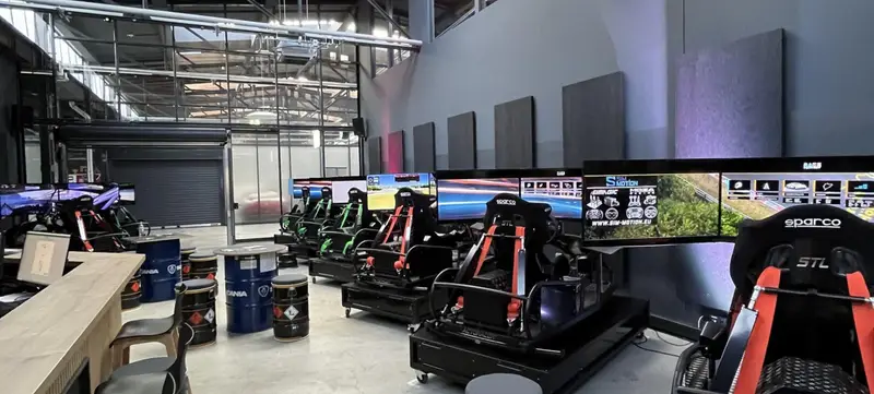 Foto 2 von Race Factory Berlin – Erlebnis-Location für Corporate Events, Teambuilding & Workshops mit Motorsport-Charakter