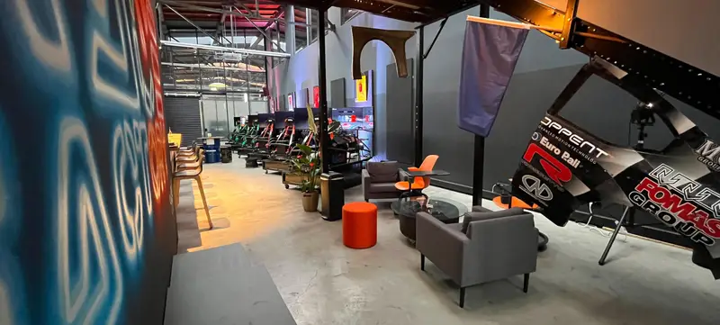 Foto 1 von Race Factory Berlin – Erlebnis-Location für Corporate Events, Teambuilding & Workshops mit Motorsport-Charakter